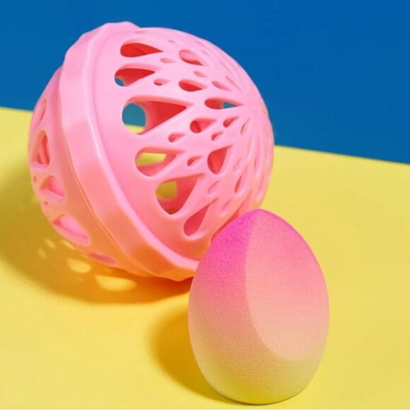 The Original MakeUp Eraser The Sponge - Picture 3 of 13